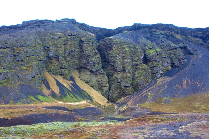 Huge crack in huger mountain